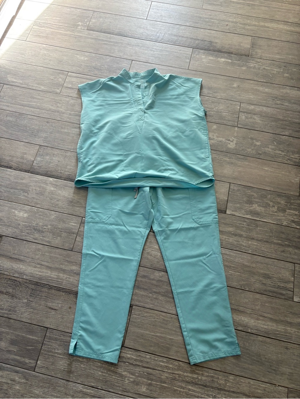 FIGS scrub set